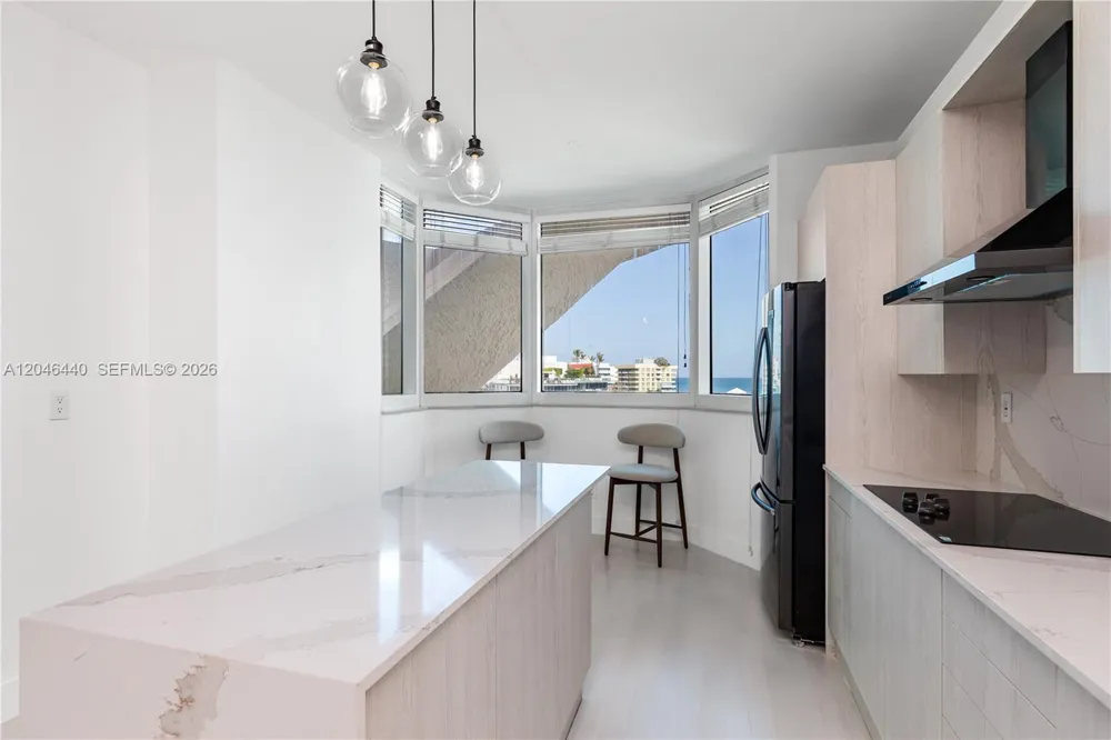 300 S Pointe Dr #907 Miami Beach, FL 33139