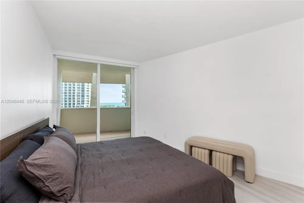 300 S Pointe Dr #907 Miami Beach, FL 33139