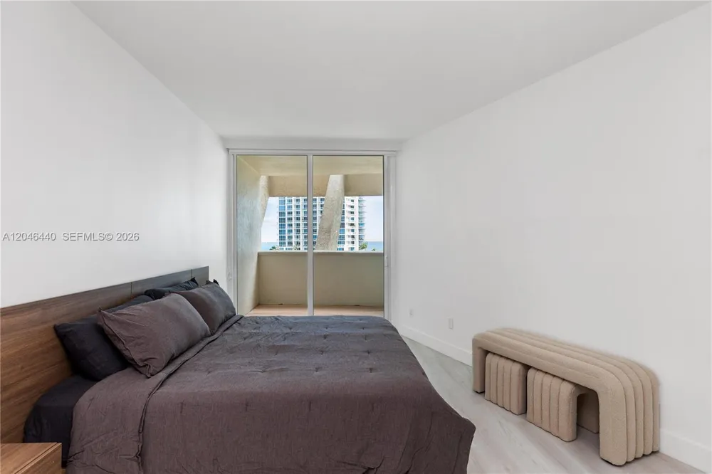 300 S Pointe Dr #907 Miami Beach, FL 33139