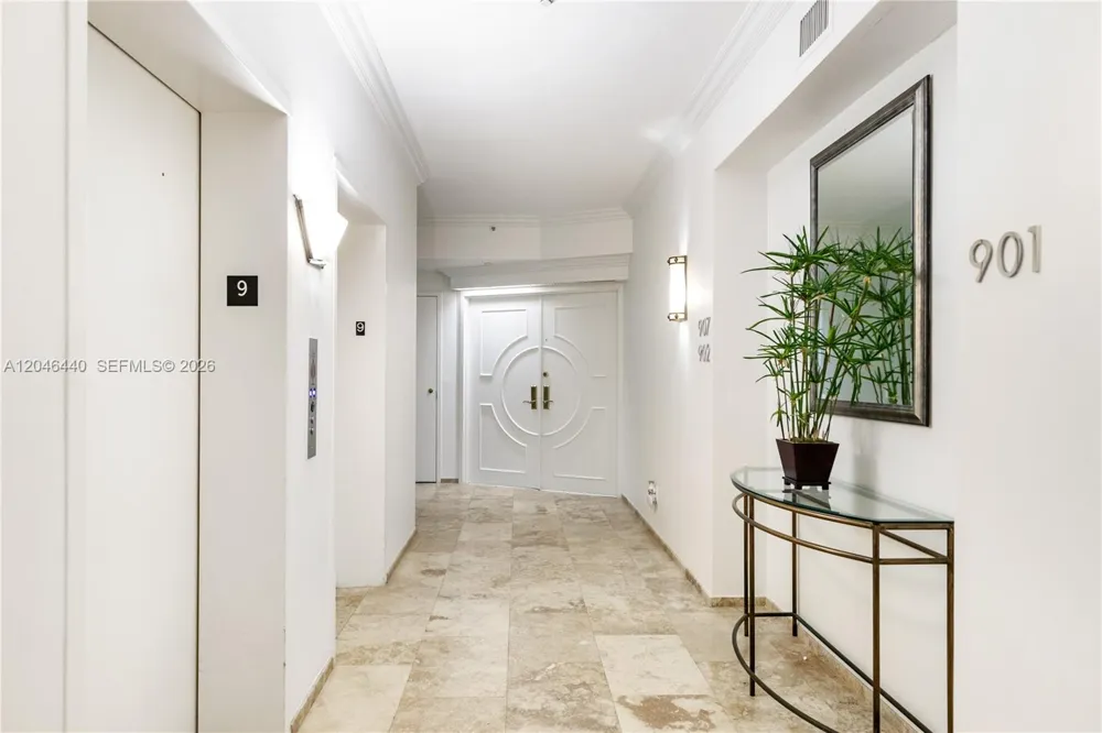300 S Pointe Dr #907 Miami Beach, FL 33139