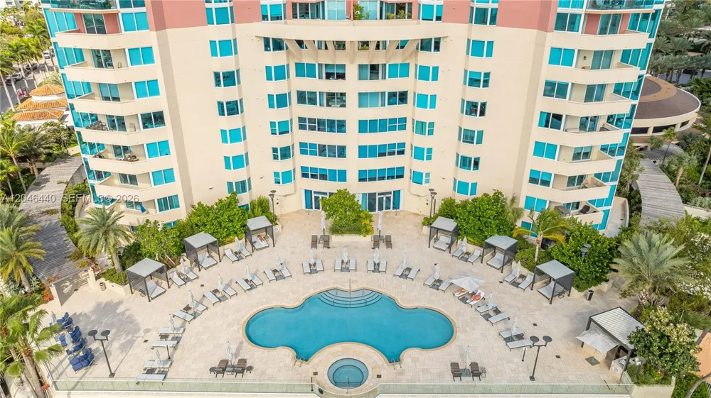 300 S Pointe Dr #907 Miami Beach, FL 33139