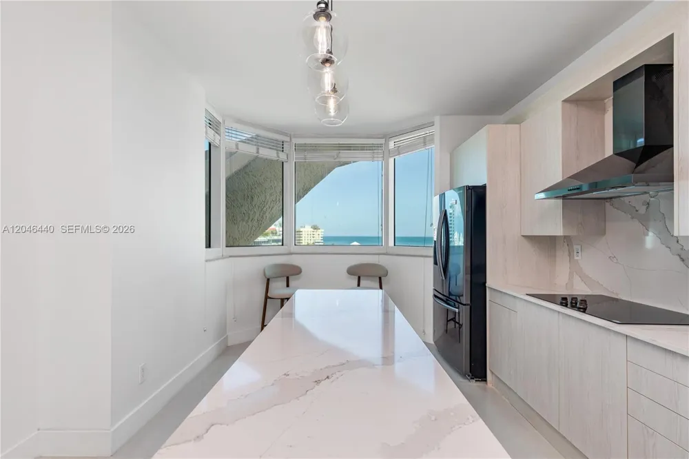 300 S Pointe Dr #907 Miami Beach, FL 33139