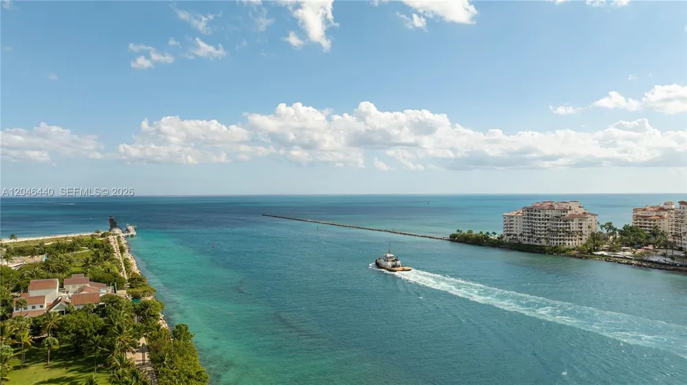 300 S Pointe Dr #907 Miami Beach, FL 33139