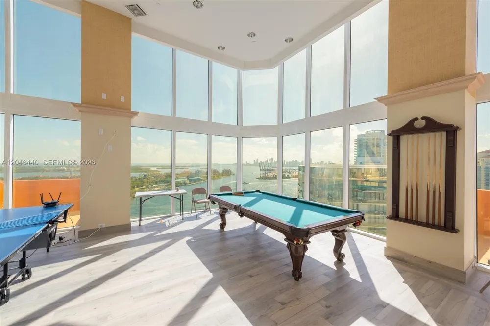 300 S Pointe Dr #907 Miami Beach, FL 33139