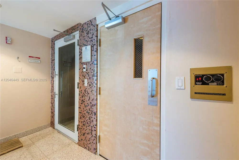 300 S Pointe Dr #907 Miami Beach, FL 33139