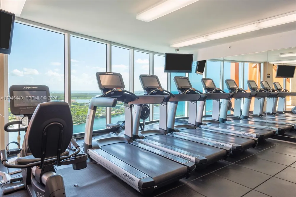 300 S Pointe Dr #907 Miami Beach, FL 33139