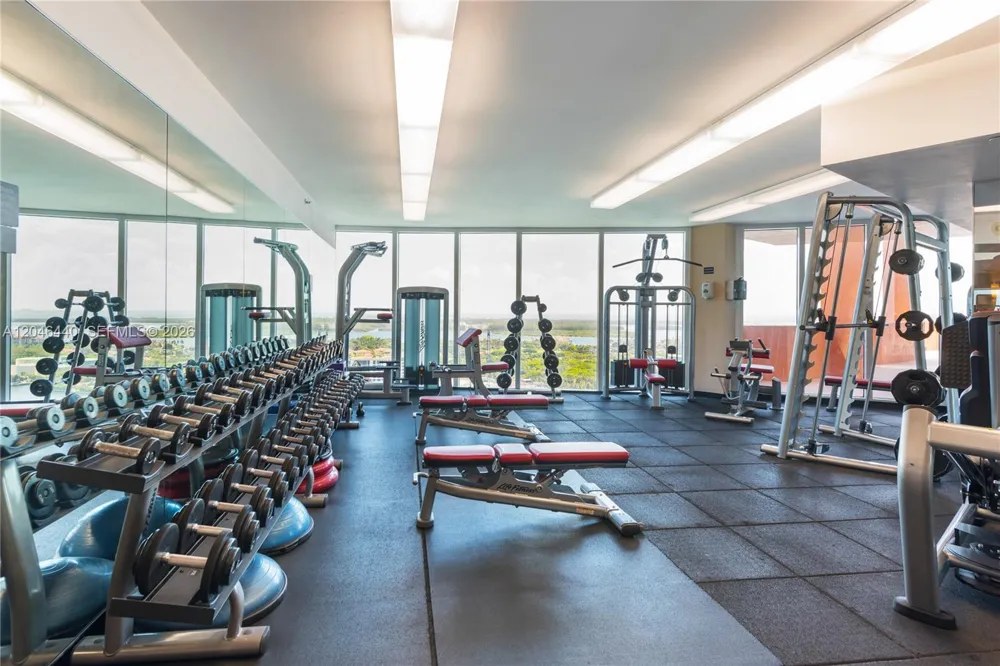 300 S Pointe Dr #907 Miami Beach, FL 33139