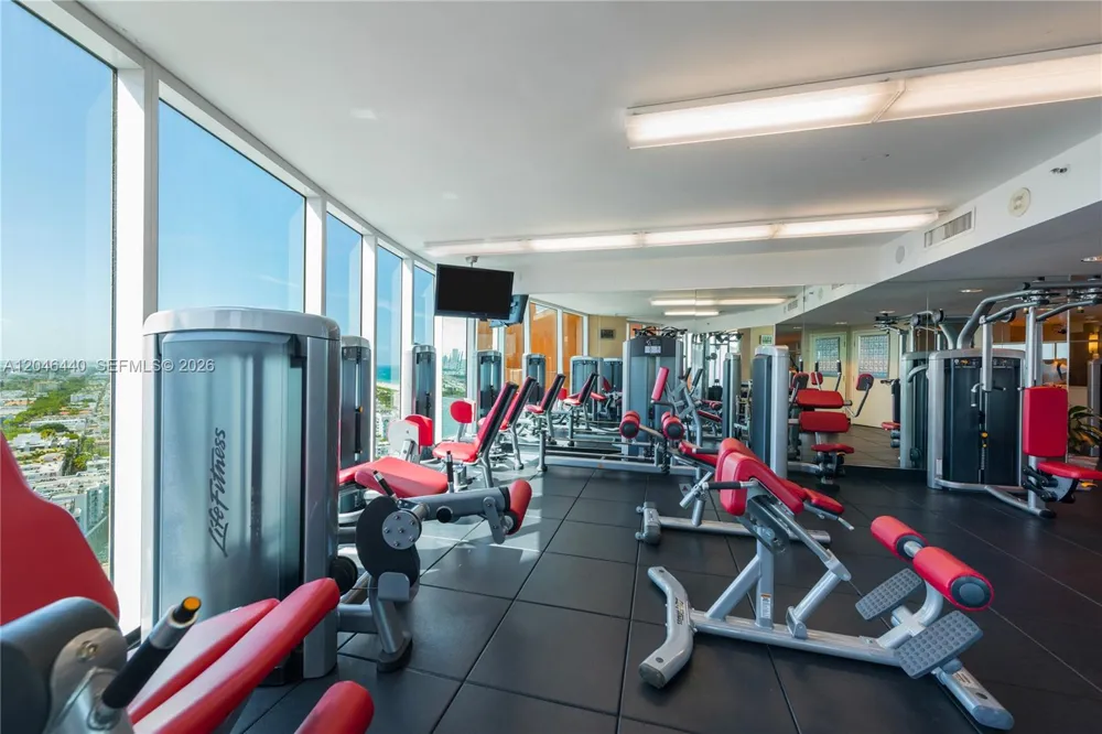 300 S Pointe Dr #907 Miami Beach, FL 33139