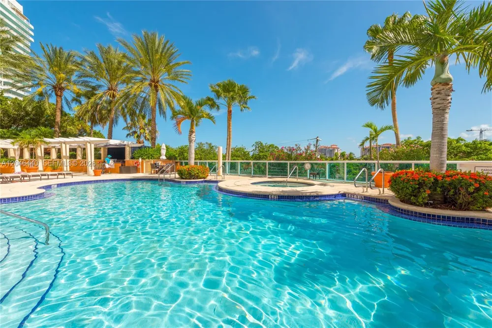 300 S Pointe Dr #907 Miami Beach, FL 33139
