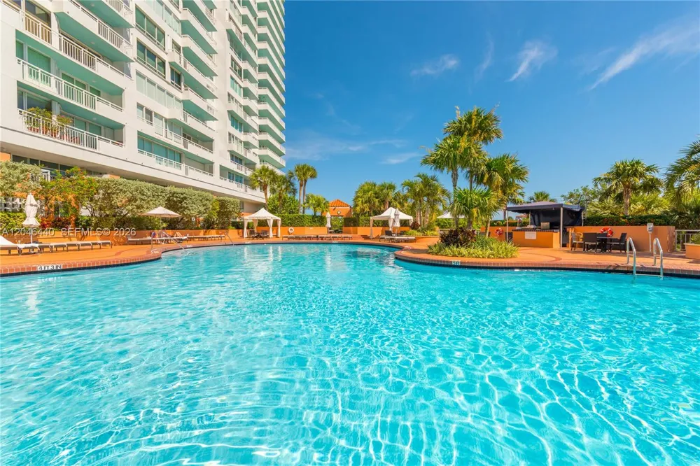 300 S Pointe Dr #907 Miami Beach, FL 33139