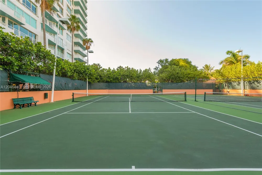 300 S Pointe Dr #907 Miami Beach, FL 33139