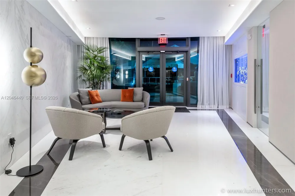 300 S Pointe Dr #907 Miami Beach, FL 33139