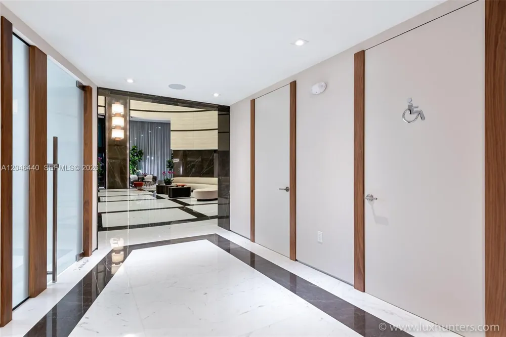 300 S Pointe Dr #907 Miami Beach, FL 33139