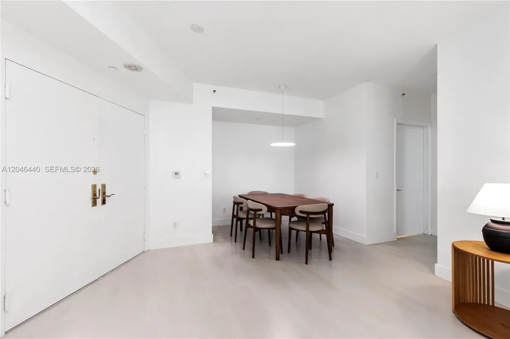 300 S Pointe Dr #907 Miami Beach, FL 33139
