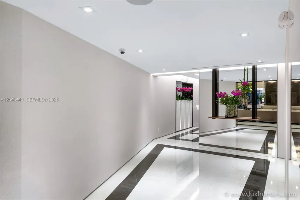 300 S Pointe Dr #907 Miami Beach, FL 33139