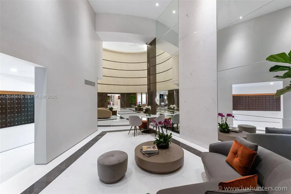 300 S Pointe Dr #907 Miami Beach, FL 33139