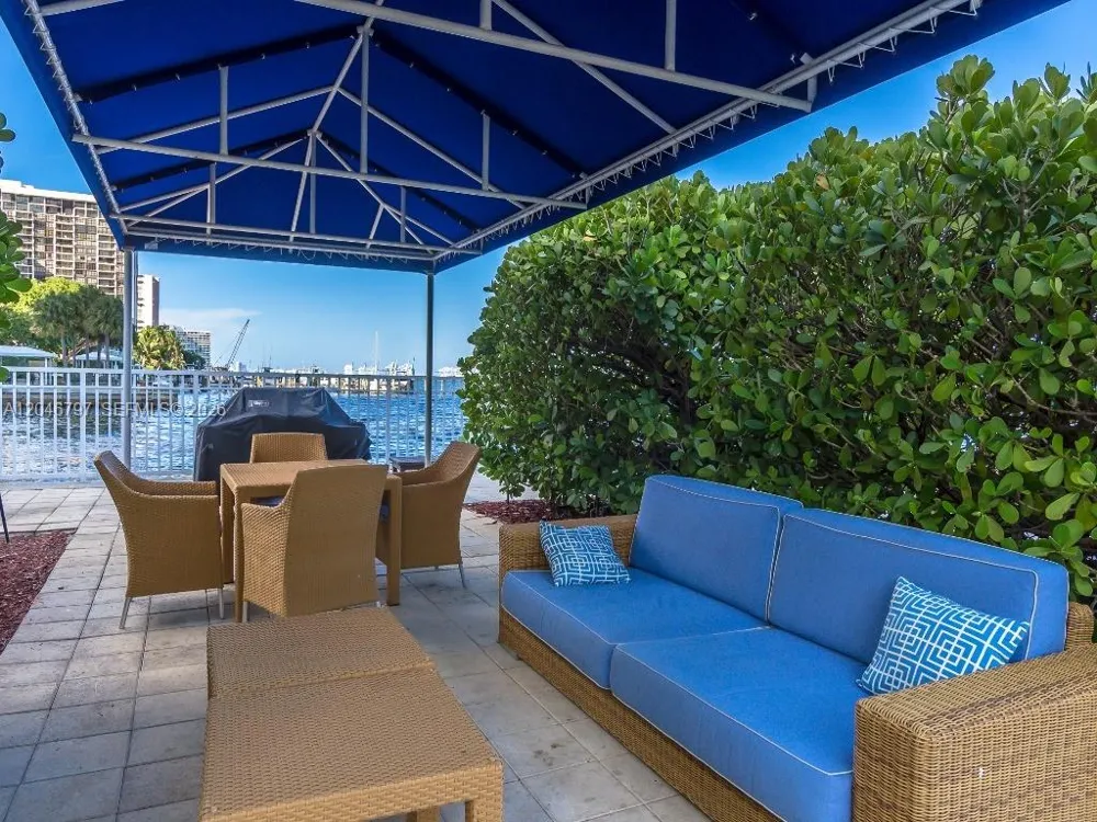 2101 Brickell Ave #1501 Miami, FL 33129
