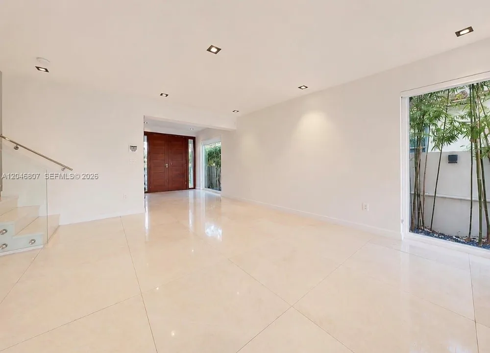 260 S Coconut Ln Miami Beach, FL 33139