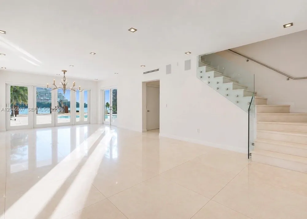 260 S Coconut Ln Miami Beach, FL 33139