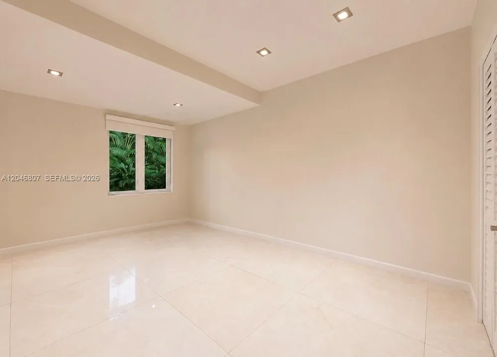 260 S Coconut Ln Miami Beach, FL 33139