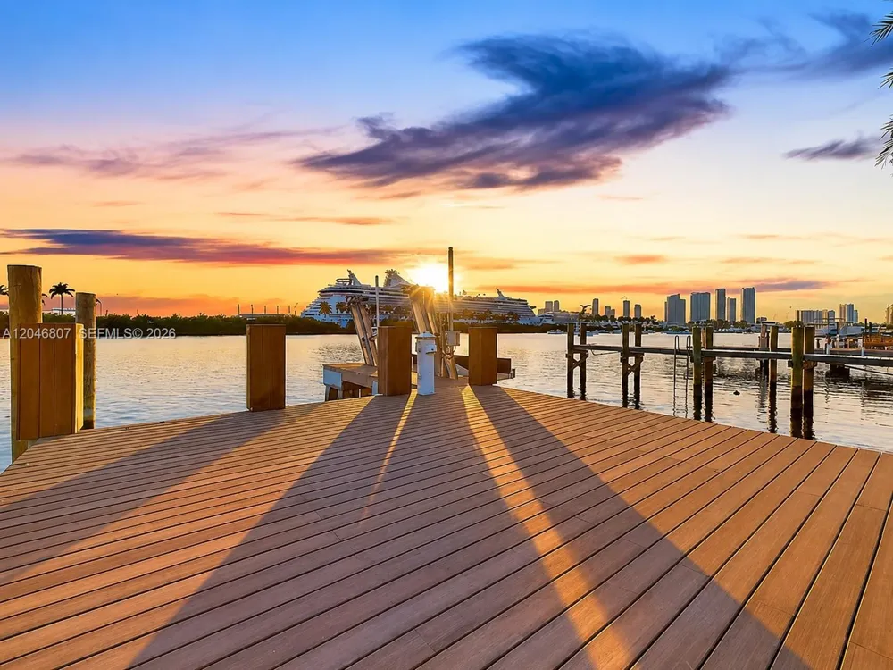 260 S Coconut Ln Miami Beach, FL 33139