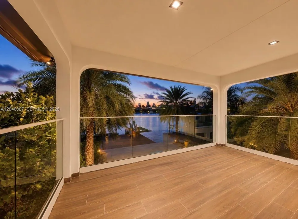 260 S Coconut Ln Miami Beach, FL 33139