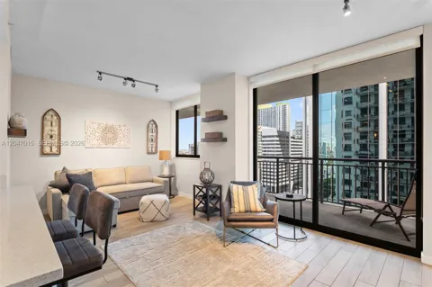 999 SW 1st Ave #2015