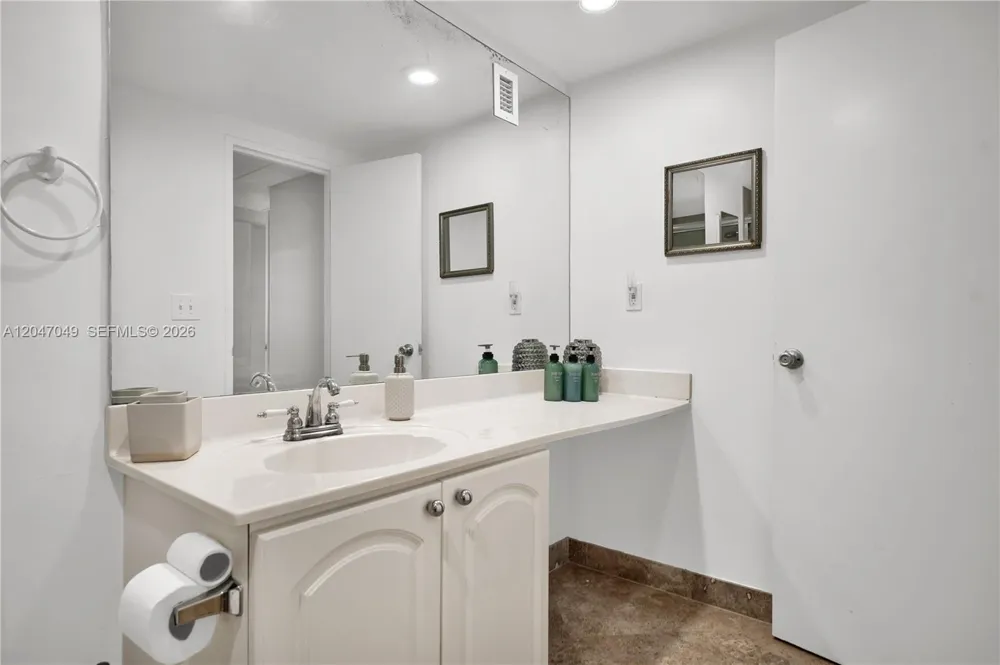 4001 S Ocean Dr #11M Hollywood, FL 33019