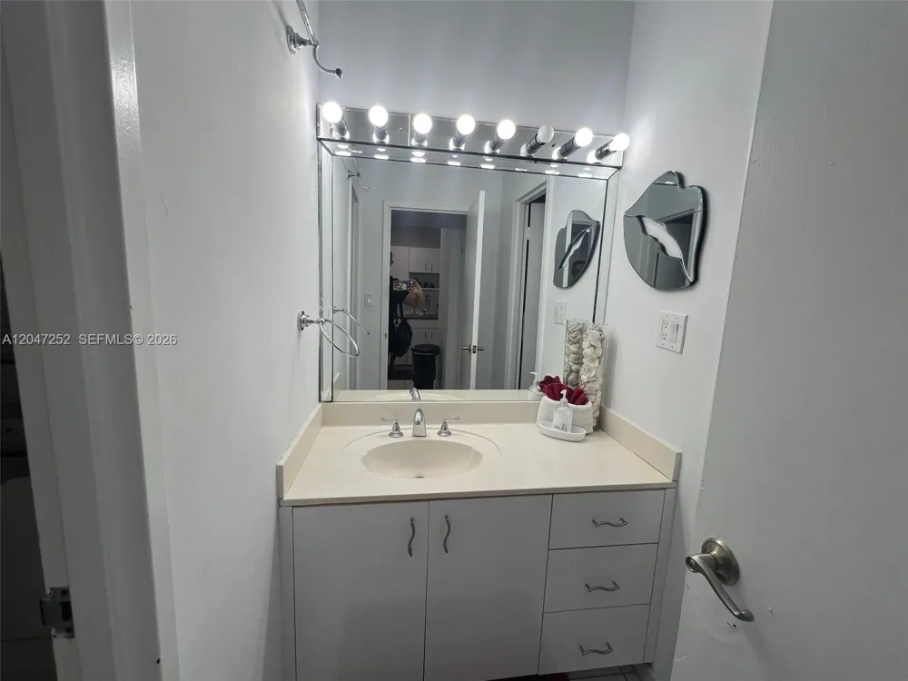 100 Lincoln Rd #1126 Miami Beach, FL 33139