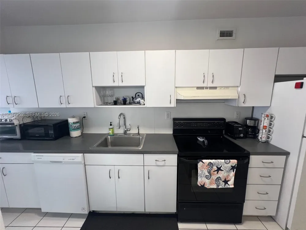 100 Lincoln Rd #1126 Miami Beach, FL 33139