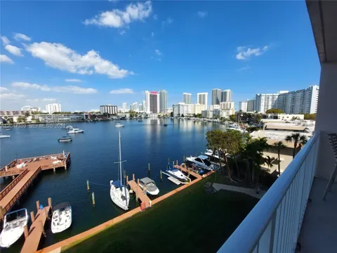 400 Golden Isles Dr #47