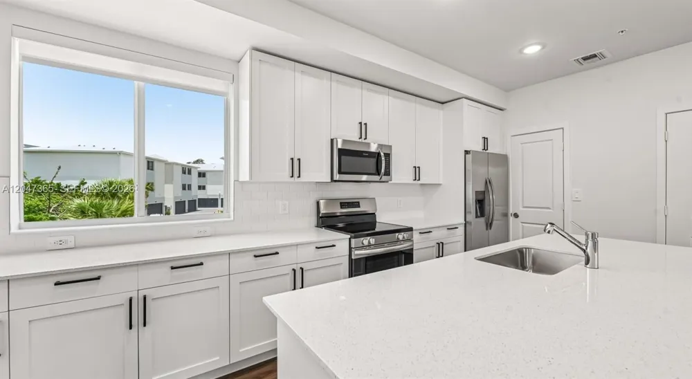 18155 SW 98th Ave #Ava Palmetto Bay, FL 33157