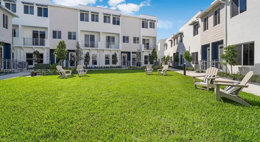 18155 SW 98th Ave #Ava Palmetto Bay, FL 33157