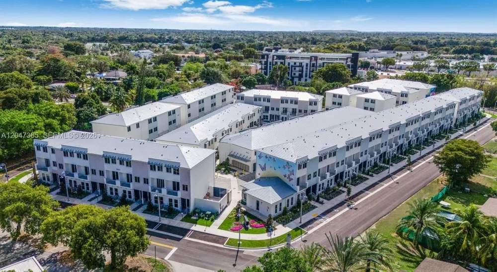 18155 SW 98th Ave #Ava Palmetto Bay, FL 33157