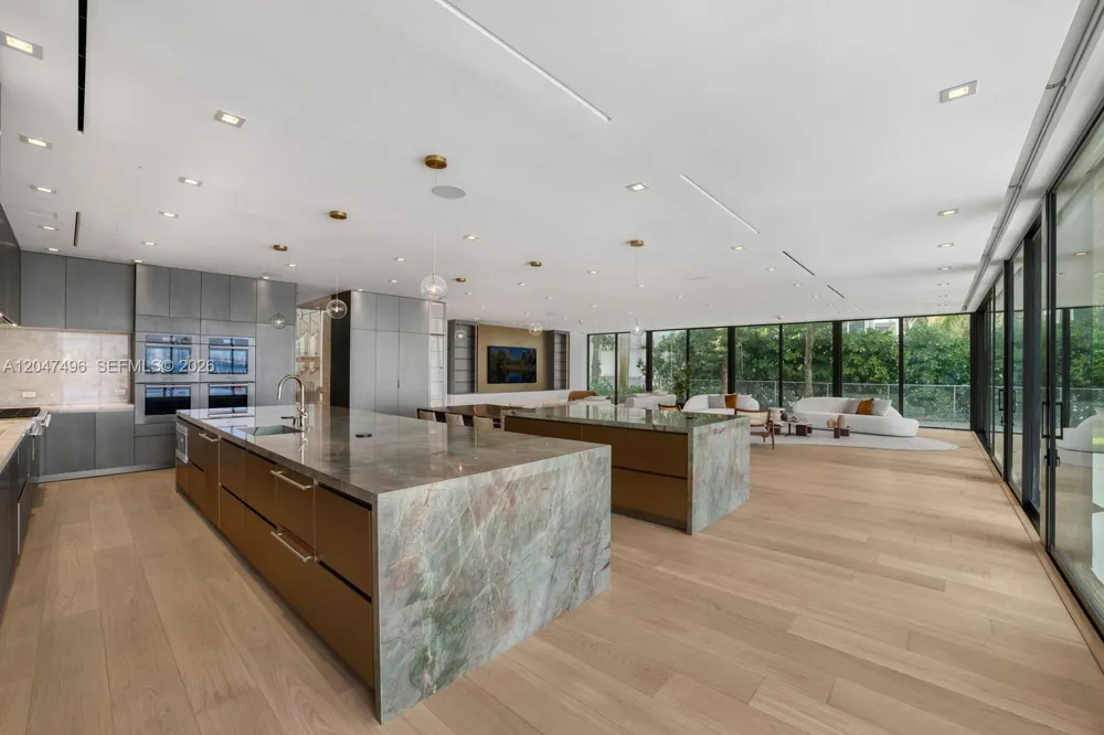 9720 W Broadview Dr Bay Harbor Islands, FL 33154