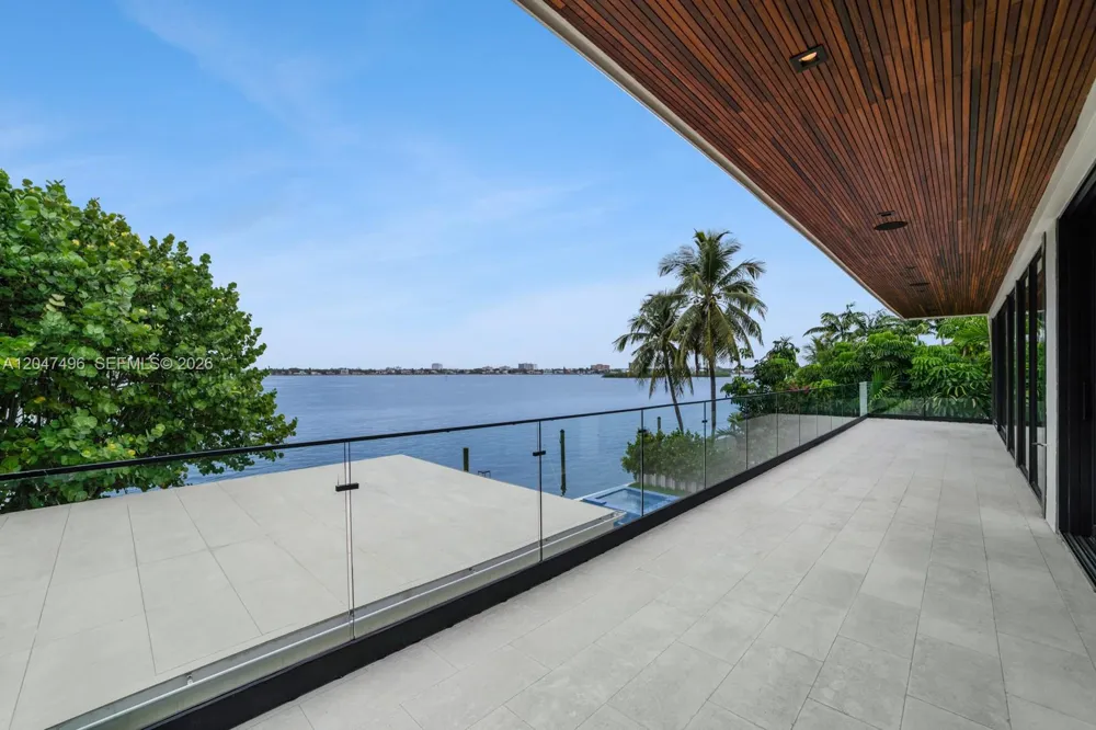 9720 W Broadview Dr Bay Harbor Islands, FL 33154