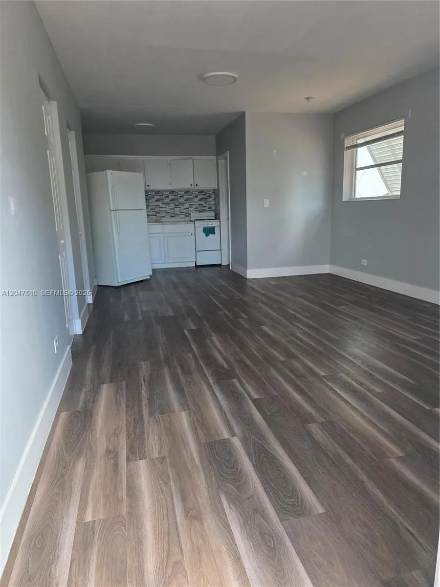 15 Esplanade Dr #B Miami Springs, FL 33166