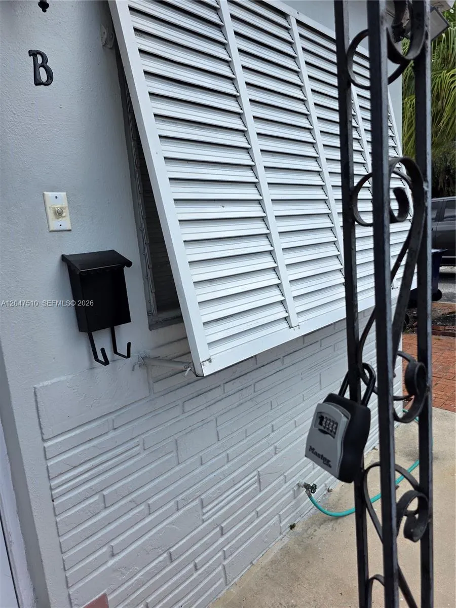 15 Esplanade Dr #B Miami Springs, FL 33166
