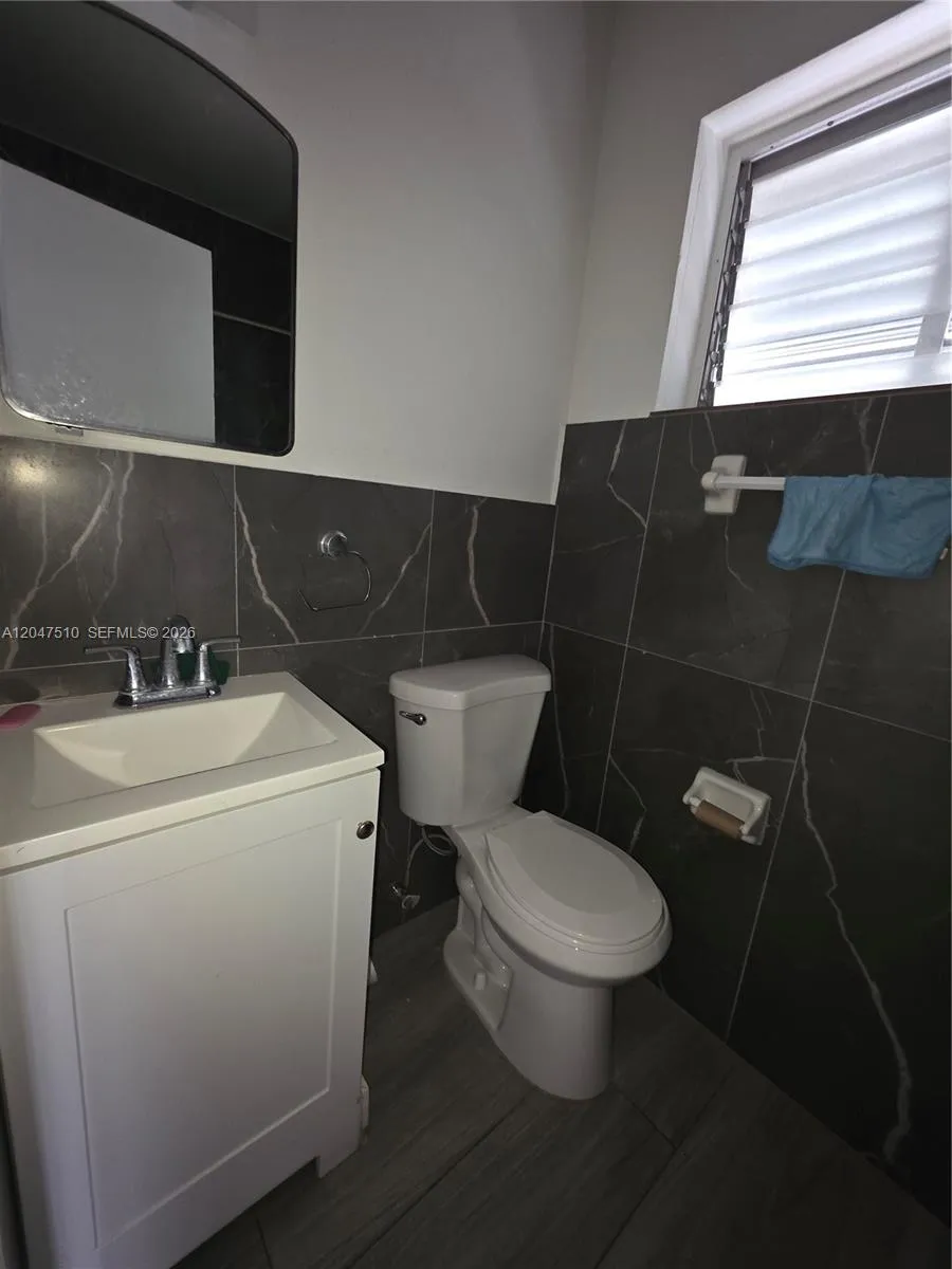 15 Esplanade Dr #B Miami Springs, FL 33166