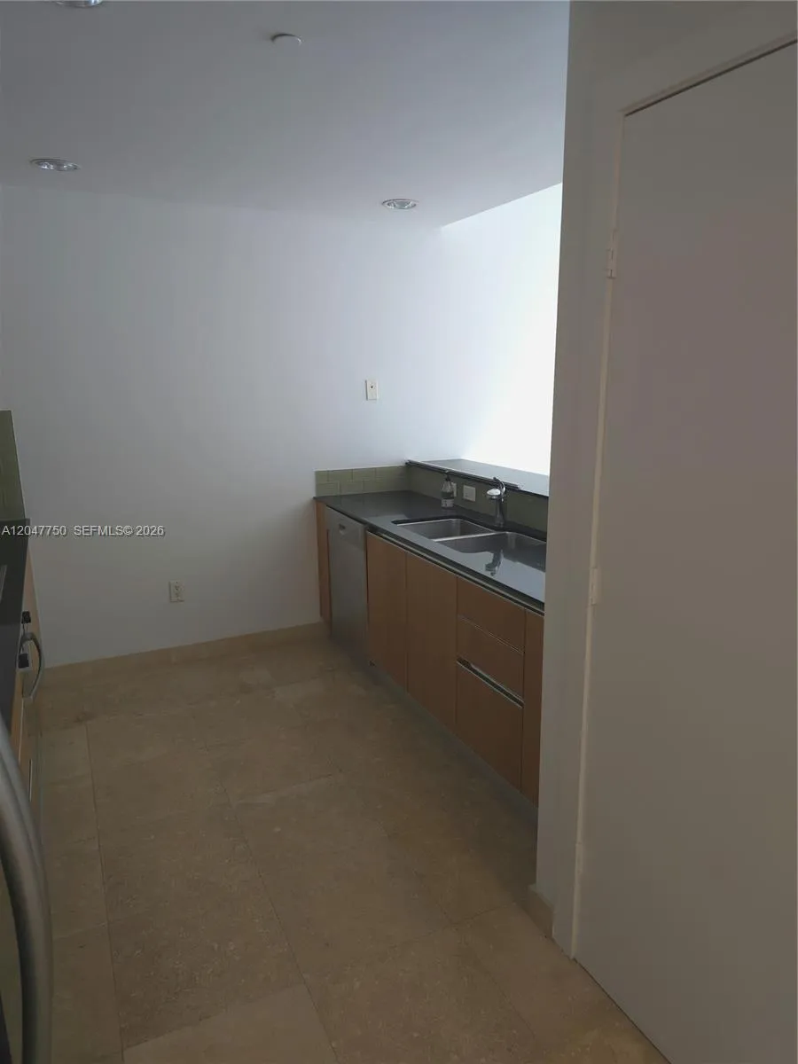 1060 Brickell Ave #1701 Miami, FL 33131