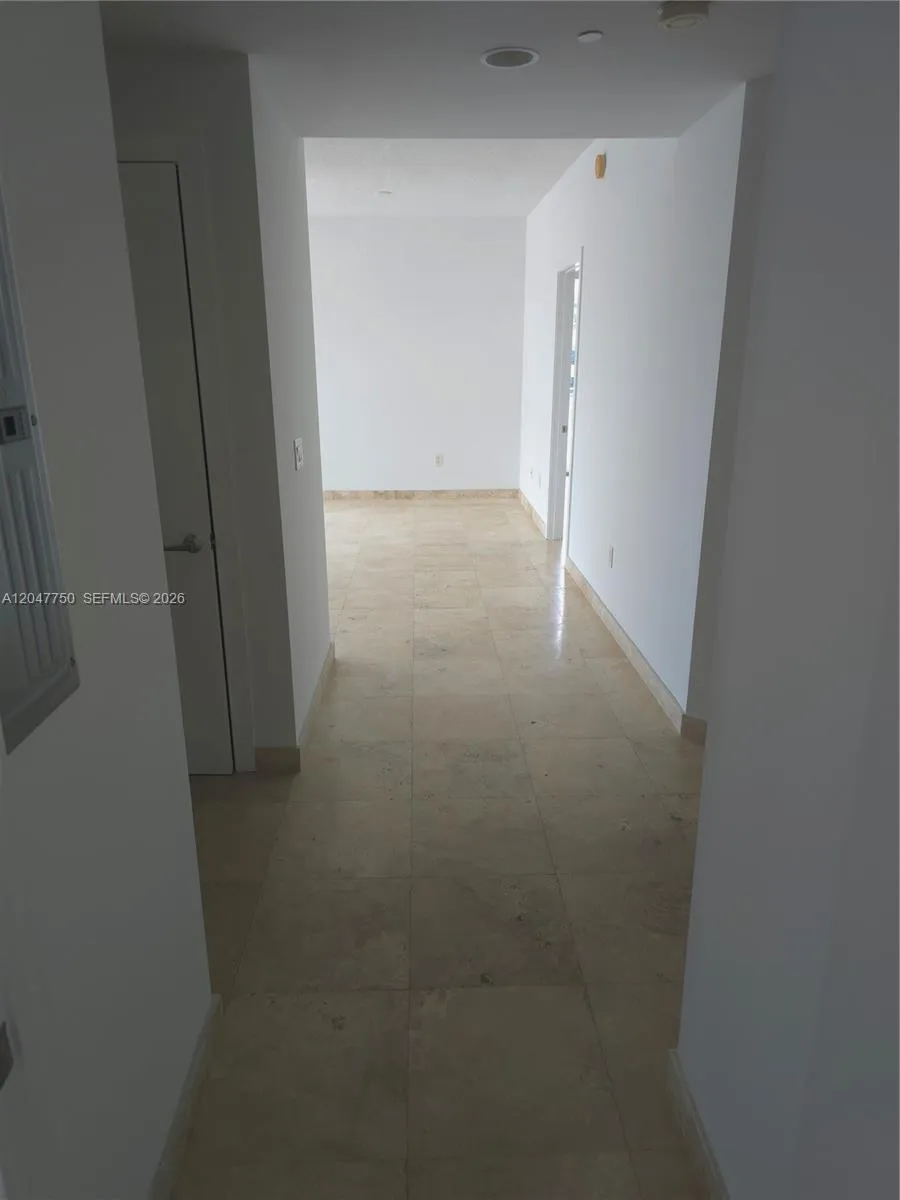 1060 Brickell Ave #1701 Miami, FL 33131