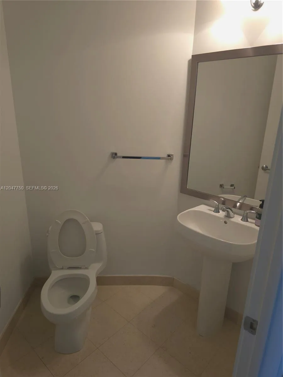 1060 Brickell Ave #1701 Miami, FL 33131