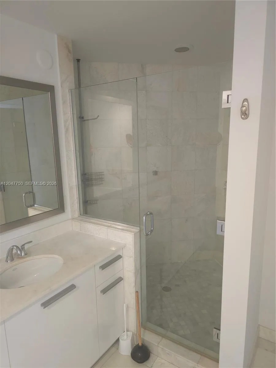 1060 Brickell Ave #1701 Miami, FL 33131