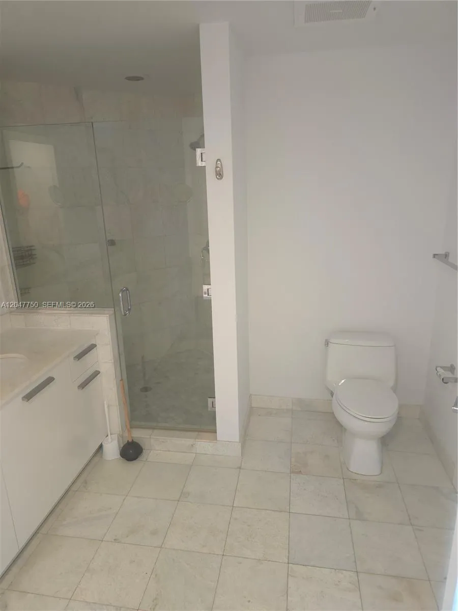 1060 Brickell Ave #1701 Miami, FL 33131