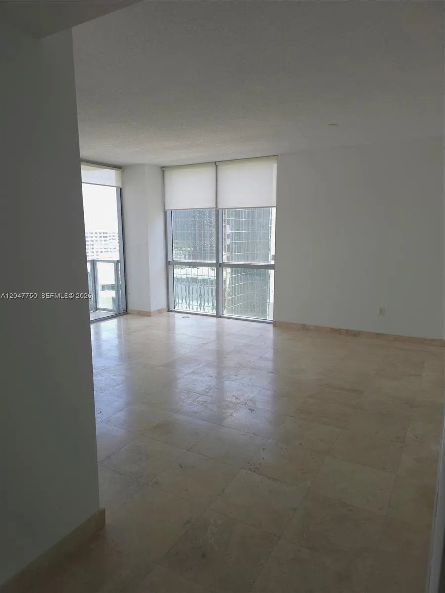 1060 Brickell Ave #1701 Miami, FL 33131