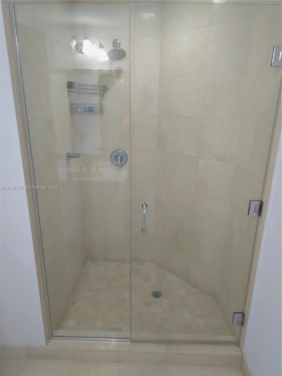 1060 Brickell Ave #1701 Miami, FL 33131