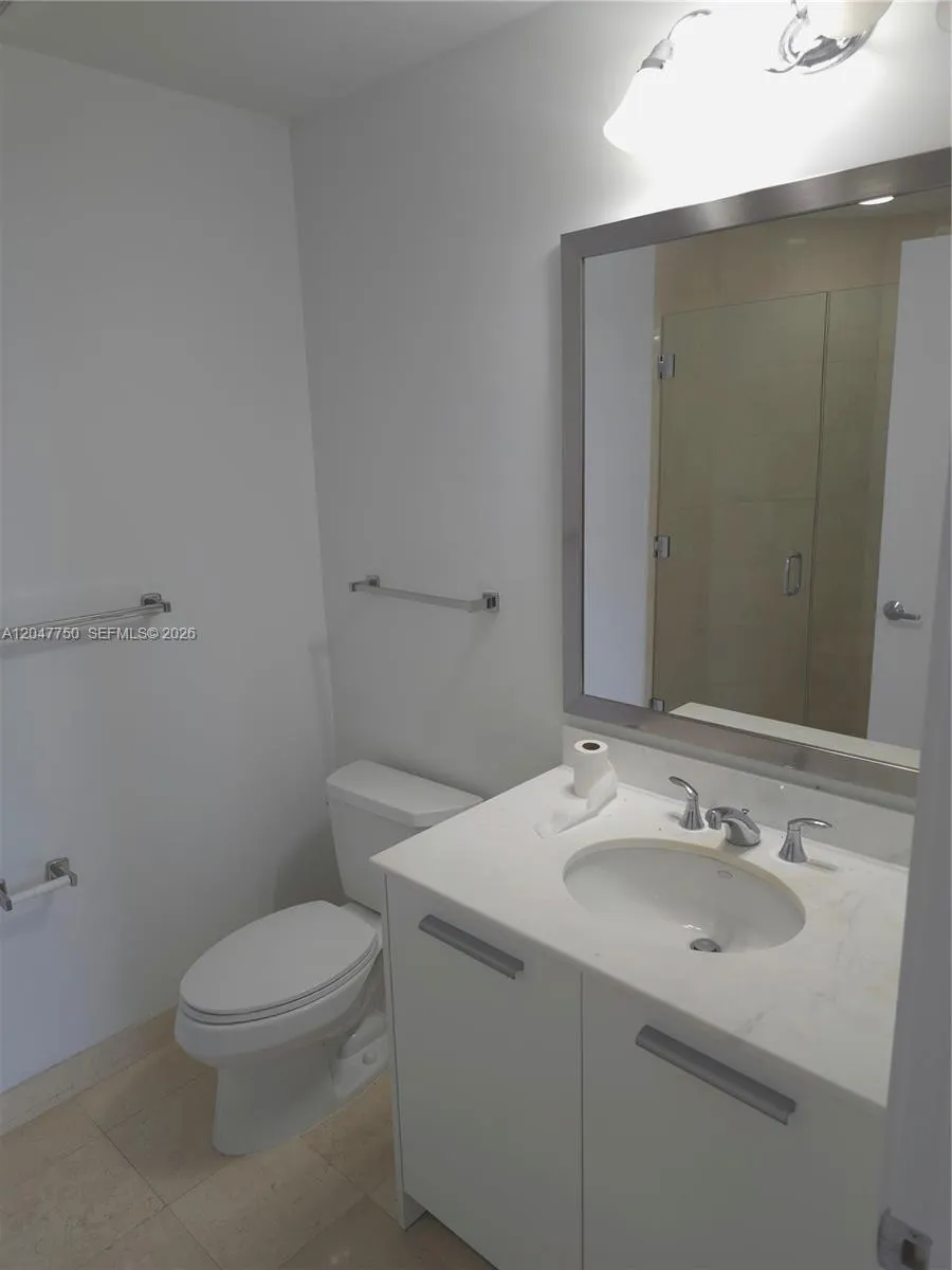 1060 Brickell Ave #1701 Miami, FL 33131