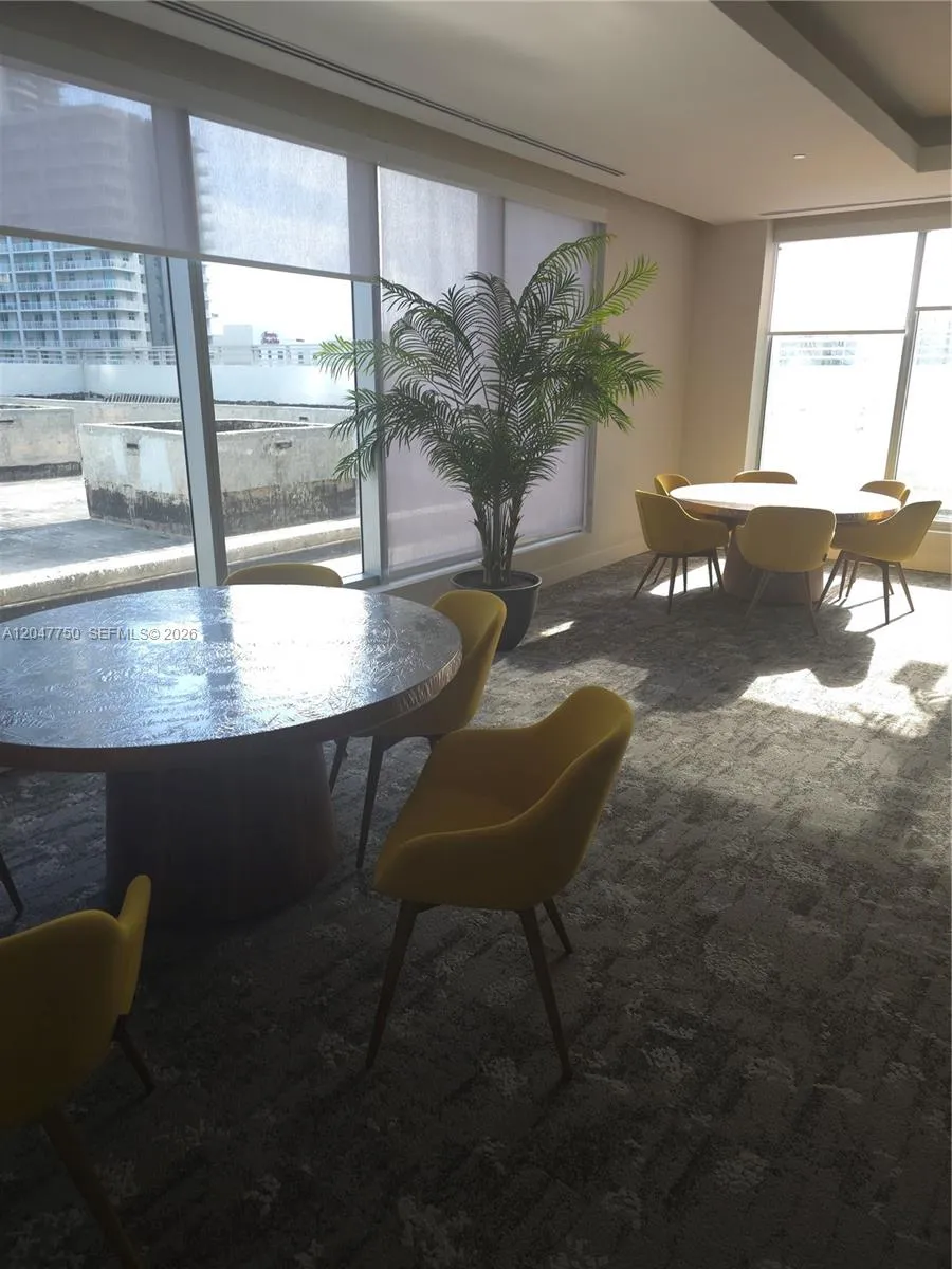 1060 Brickell Ave #1701 Miami, FL 33131