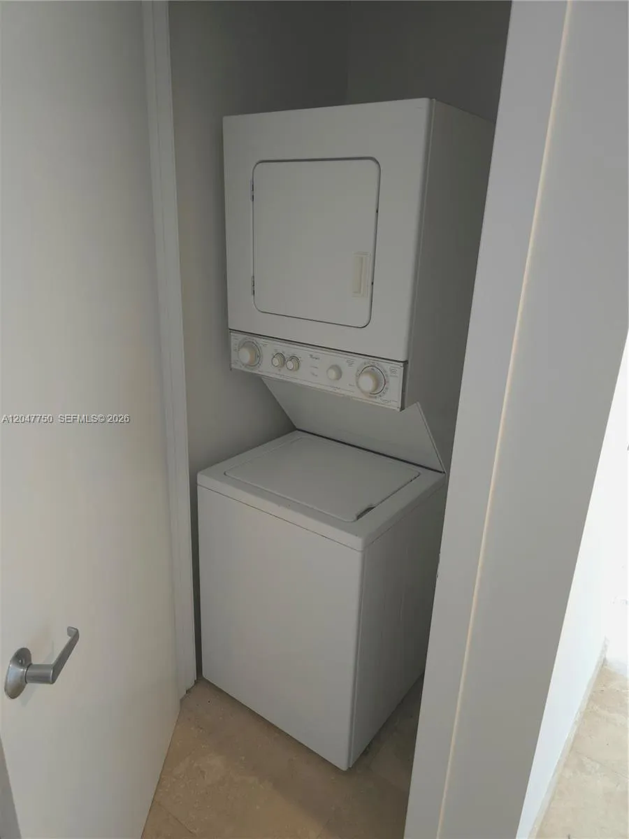 1060 Brickell Ave #1701 Miami, FL 33131
