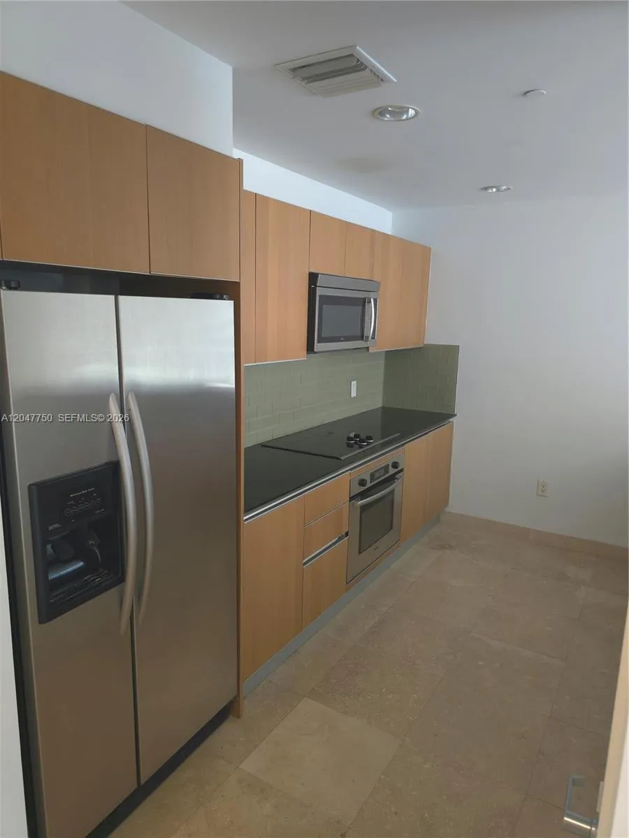 1060 Brickell Ave #1701 Miami, FL 33131